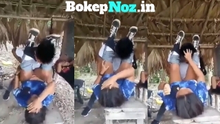 Bokep SMP seragam batik viral ngewe di gubuk