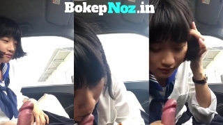 Bokep Bocil SMP mesum nyepong pacar di mobil