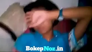 Bokep Bocil SMP nangis kesakitan di sodok ayah